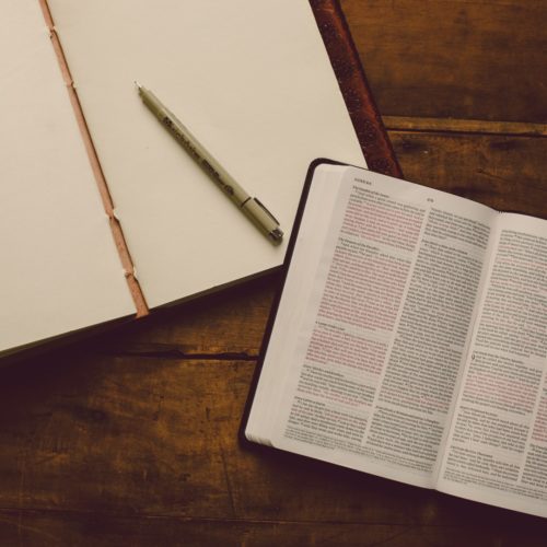 “Não frequento nenhuma igreja e estudo a Bíblia em casa”