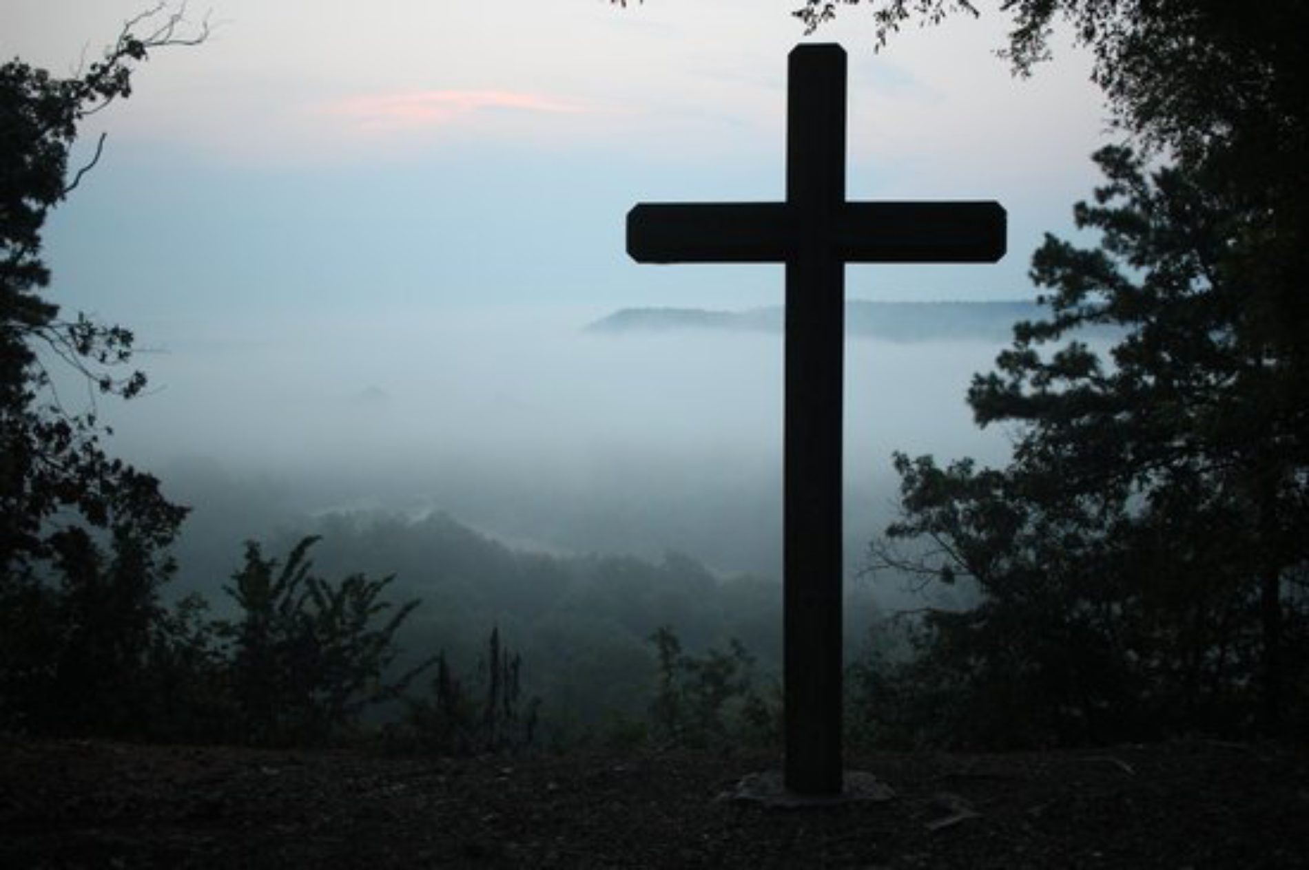 O que aconteceu com as pessoas que ressuscitaram quando Jesus morreu (Mt 27:51-53)?